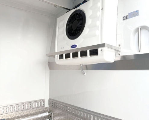 Winter Kuehlfahrzeuge_Fleischgehänge 2 Bahnen_Wandverdampfer mit Rammschutz_WEB